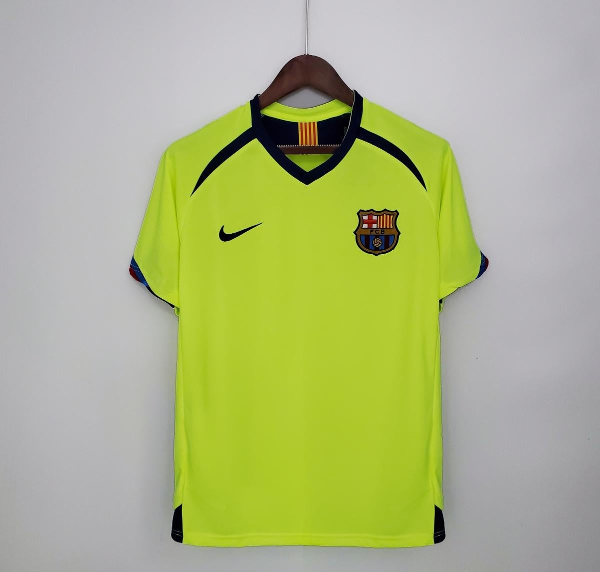 Retro Barcelona Away 05/06