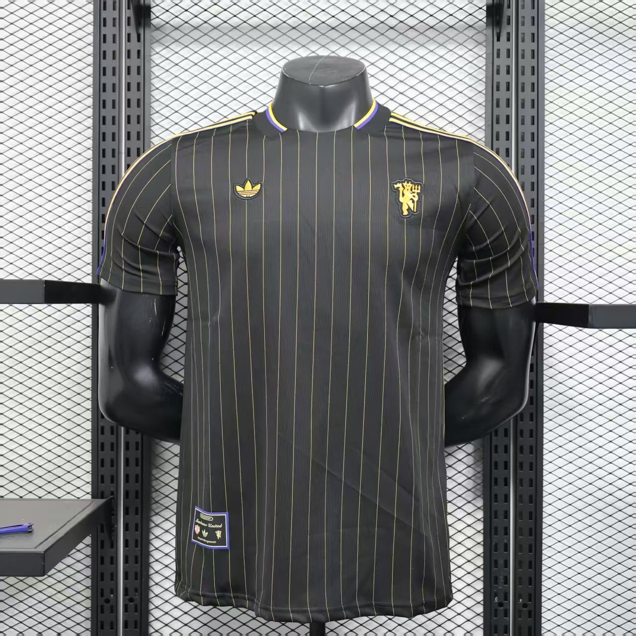 Manchester United Terrace Icon_White&Black 25/26